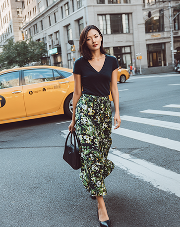 u2222635121_A_realistic_scene_of_an_elegant_East_Asian_woman__a0c67fa2-18cf-46e0-8dd6-a235de65832d_3 1